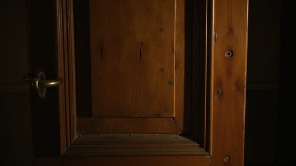 Isoler efficacement une vieille porte d'entrée en bois sans la remplacer