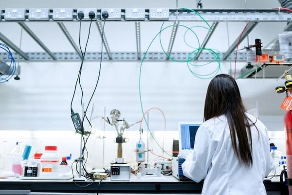 Comment la réalité augmentée peut-elle transformer l'enseignement des sciences ?