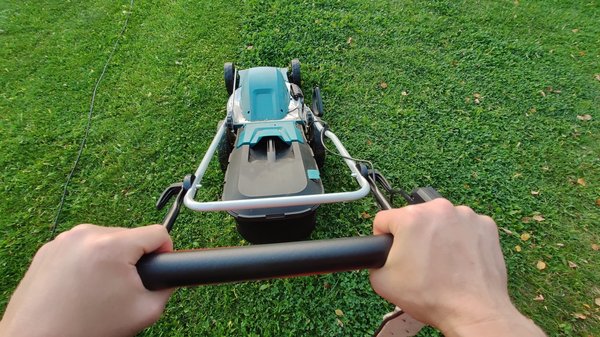 Comment entretenir et réparer une tondeuse à gazon à essence?